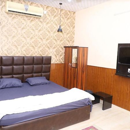 Hotel Aashirvad Фаридабад Экстерьер фото