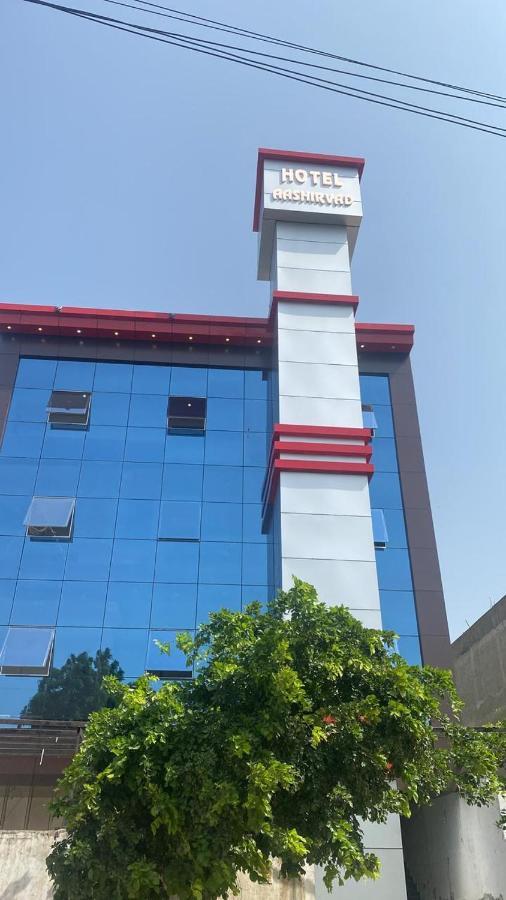 Hotel Aashirvad Фаридабад Экстерьер фото